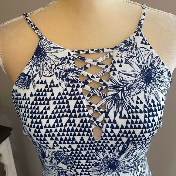 ❤️EUC Guess Floral Dress (size 4)❤️ - Picture 2 of 4